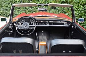 Image 24/45 de Mercedes-Benz 230 SL (1964)