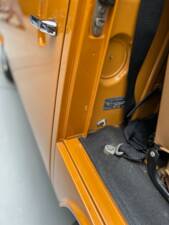 Image 28/32 of Volkswagen T2b Westfalia (1972)