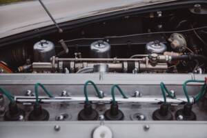 Image 40/99 of Aston Martin DB 6 Volante (1968)