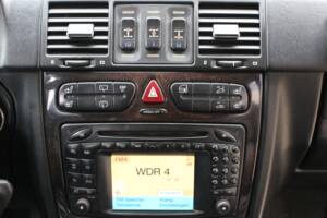 Image 28/64 of Mercedes-Benz G 400 CDI (LWB) (2004)