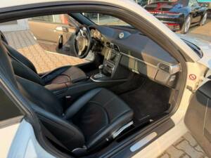 Bild 12/24 von Porsche 911 Carrera S (2004)