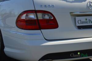 Image 48/50 of Mercedes-Benz E 500 T (2004)