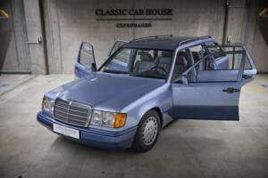 Image 19/100 of Mercedes-Benz 230 TE (1990)