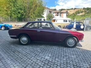 Image 6/17 de Alfa Romeo Giulia GT 1300 Junior (1972)