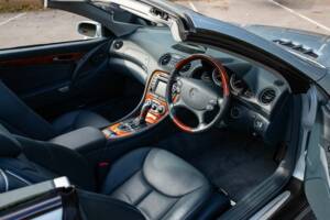 Image 2/50 of Mercedes-Benz SL 500 (2003)