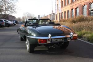 Image 20/21 de Jaguar E-Type (1969)