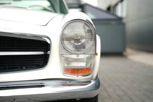 Image 36/50 de Mercedes-Benz 280 SL (1968)