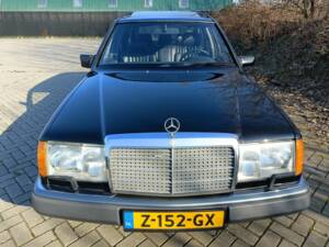 Image 3/8 of Mercedes-Benz 300 TE (1991)