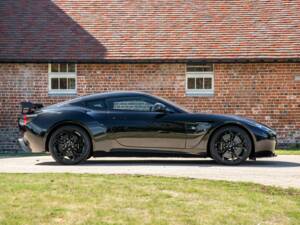 Immagine 2/50 di Aston Martin V12 Zagato (2013)