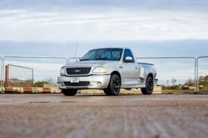 Image 10/50 of Ford F-150 SVT Lightning (2002)