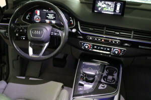 Bild 27/50 von Audi Q7 3.0 TFSI (2017)