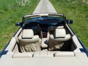 Mercedes-Benz E 220 Cabriolet (C 124) nachtblau 1994