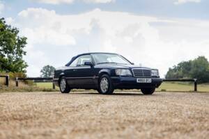 Bild 15/46 von Mercedes-Benz E 320 (1994)