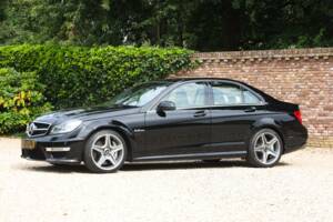 Image 12/50 of Mercedes-Benz C 63 AMG (2012)