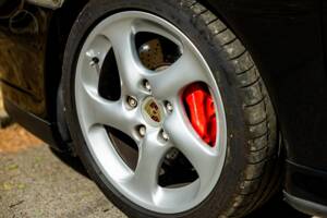Image 31/50 of Porsche 911 Carrera 4S (2002)