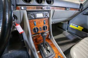 Image 16/32 of Mercedes-Benz 280 SL (1985)