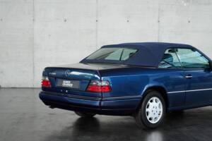 Bild 34/50 von Mercedes-Benz E 200 (1996)