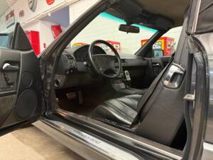 Image 7/16 of Mercedes-Benz 500 SL (1992)