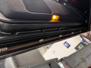 Bild 34/54 von Mercedes-Benz 300 TD Turbo (1993)