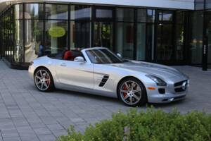 Image 71/75 of Mercedes-Benz SLS AMG Roadster (2012)