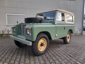 Immagine 2/29 di Land Rover 88 (1974)
