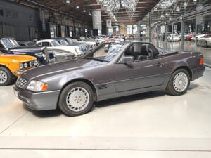 Image 24/49 de Mercedes-Benz SL 280 (1995)
