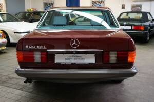 Immagine 15/42 di Mercedes-Benz 500 SEL (1982)