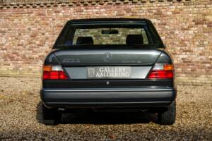 Image 6/50 of Mercedes-Benz 200 E (1992)