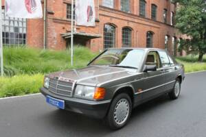 Image 1/27 of Mercedes-Benz 190 E (1987)