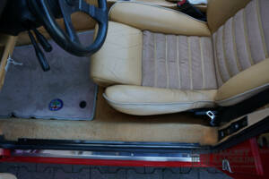 Immagine 25/50 di Alfa Romeo 2.0 Spider (1991)