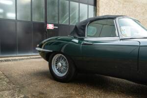 Image 13/48 de Jaguar Type E 4.2 (1965)