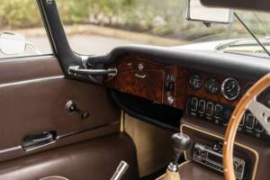 Immagine 38/50 di Jaguar Type E V12 (1973)