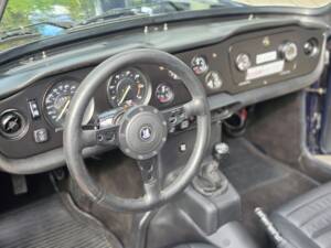 Image 22/49 of Triumph TR 6 PI (1973)