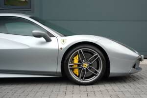 Image 24/50 of Ferrari 488 GTB (2017)