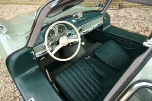 Image 41/50 of Mercedes-Benz 300 SL &quot;Gullwing&quot; (1955)