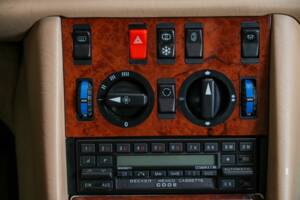 Image 19/41 of Mercedes-Benz 560 SEC (1990)