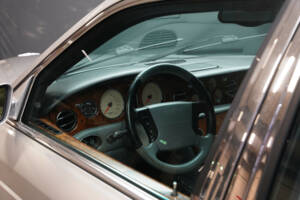 Image 18/50 of Bentley Arnage R (2004)