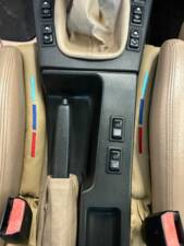 Bild 29/50 von BMW 325i (1989)