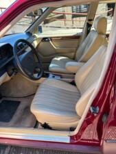 Image 16/50 of Mercedes-Benz E 200 (1993)