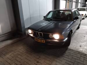 Bild 33/113 von BMW 735i (1986)