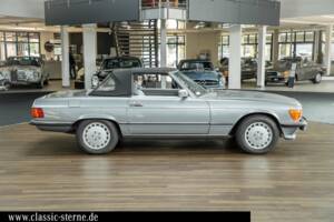Immagine 6/15 di Mercedes-Benz 560 SL (1988)