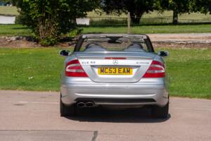Image 17/50 of Mercedes-Benz CLK 55 AMG (2003)