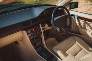 Imagen 20/41 de Mercedes-Benz E 220 (1995)
