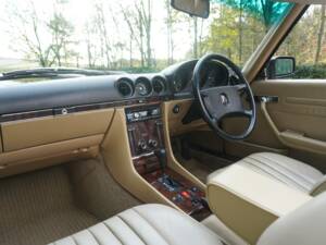 Image 15/22 of Mercedes-Benz 500 SL (1988)