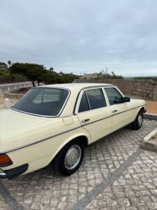 Bild 26/73 von Mercedes-Benz 300 D (1977)