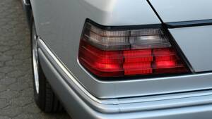 Image 49/74 of Mercedes-Benz E 320 (1997)