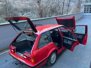 Bild 68/108 von BMW 325ix (1989)