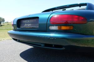 Image 24/35 of Dodge Viper RT/10 (1994)