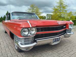 Image 5/8 of Cadillac Sedan DeVille (1965)