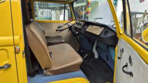 Bild 32/50 von Volkswagen T2b Kastenwagen (1976)